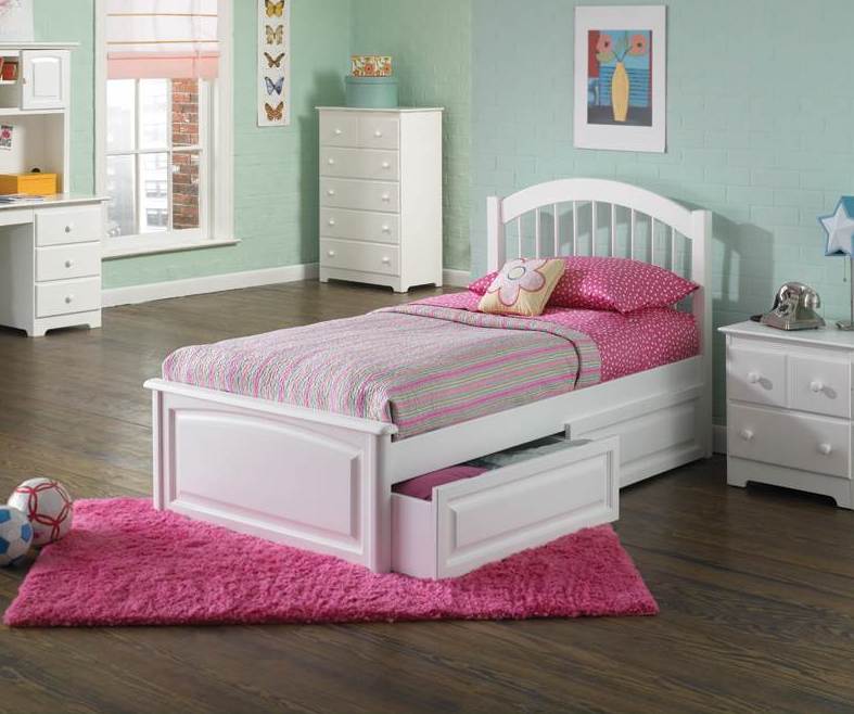 Windsor White Solid Wood Queen Bed w/Raised Panel Footboard | The ...